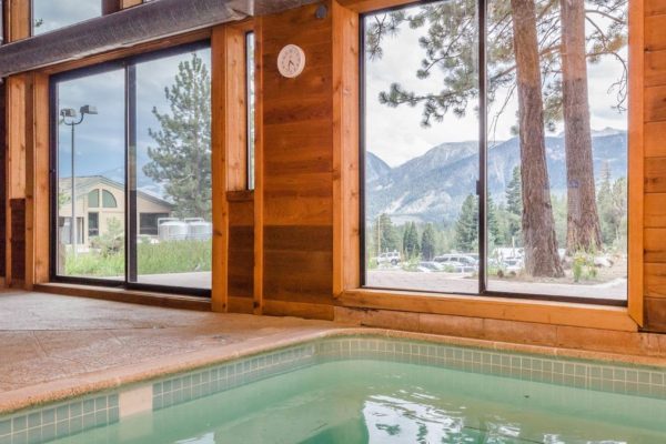 Whirlpool Spa overlooking the Sierras and Mammoth Brewery